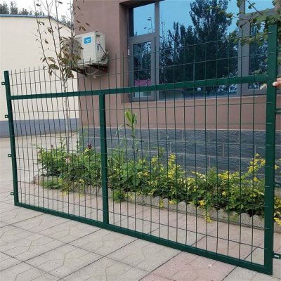 【安平護欄網廠家 高速鐵路防護柵欄