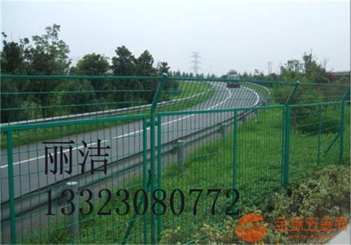 金屬絲桃形立柱護欄網 金屬絲桃形立柱護欄廠家 金屬絲桃形立柱產品特點