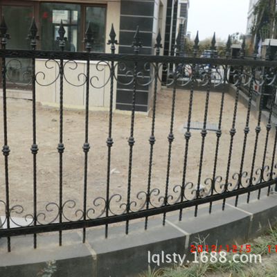 【六石鐵藝廠家供應院景護欄網 圍欄 道路護欄】價格,廠家,圖片,護欄/圍欄/欄桿,臨朐縣六石金屬制品廠-