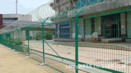 【生產(chǎn)安裝墻頭護(hù)欄網(wǎng)、深圳護(hù)欄網(wǎng)、圍墻護(hù)欄網(wǎng)】價格,廠家,圖片,護(hù)欄/圍欄/欄桿,深圳市明洋王金屬制品-